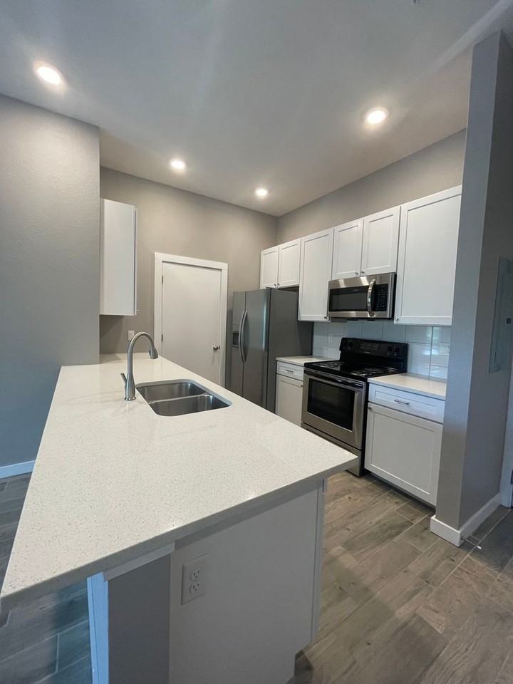 A1011 Woodbury Row Phase III - Photo 4 of 27