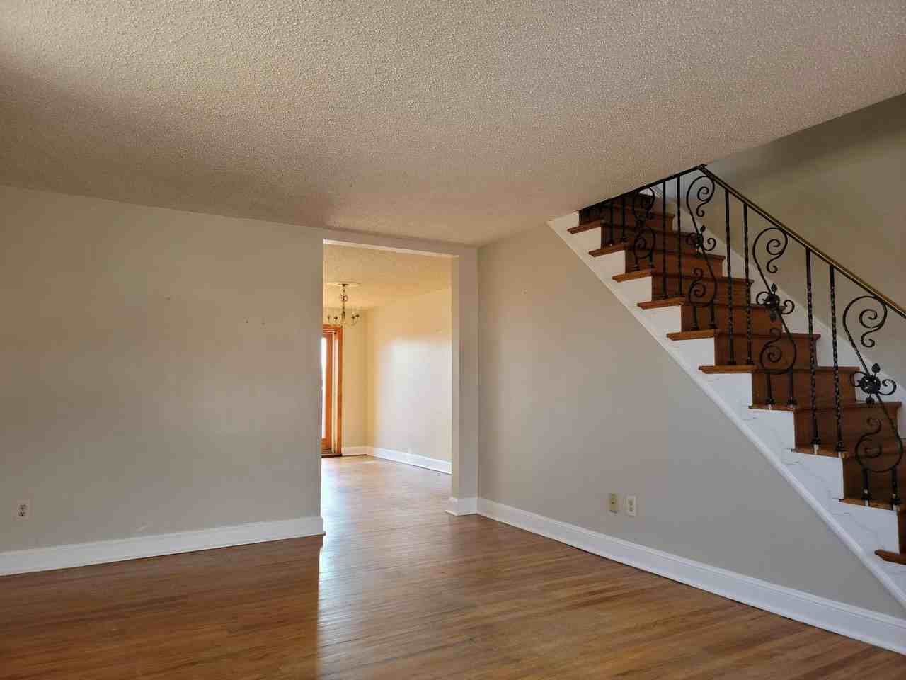 800 Rively Ave - Photo 2 of 19