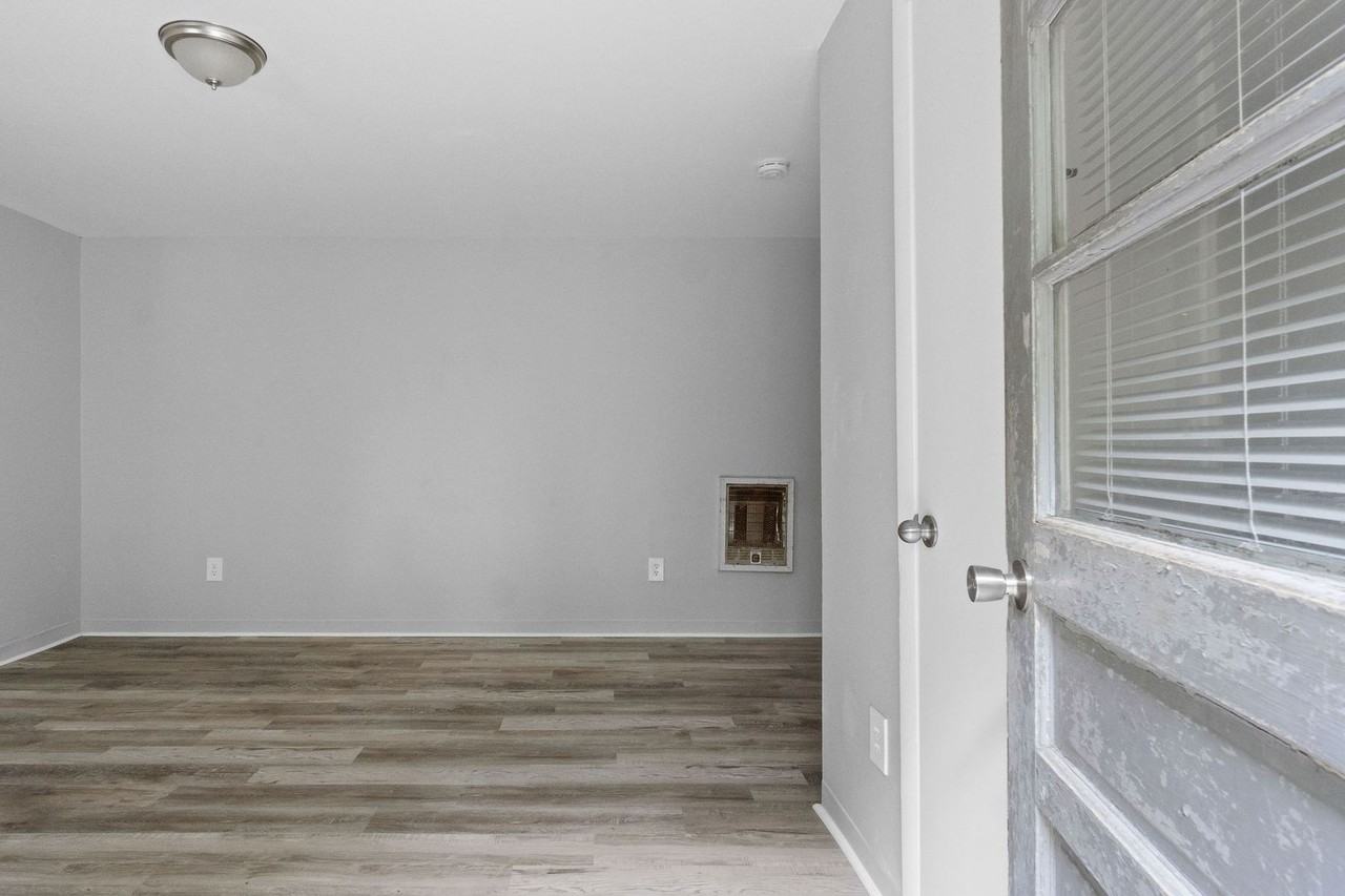 427 Circle Drive - Photo 2 of 40