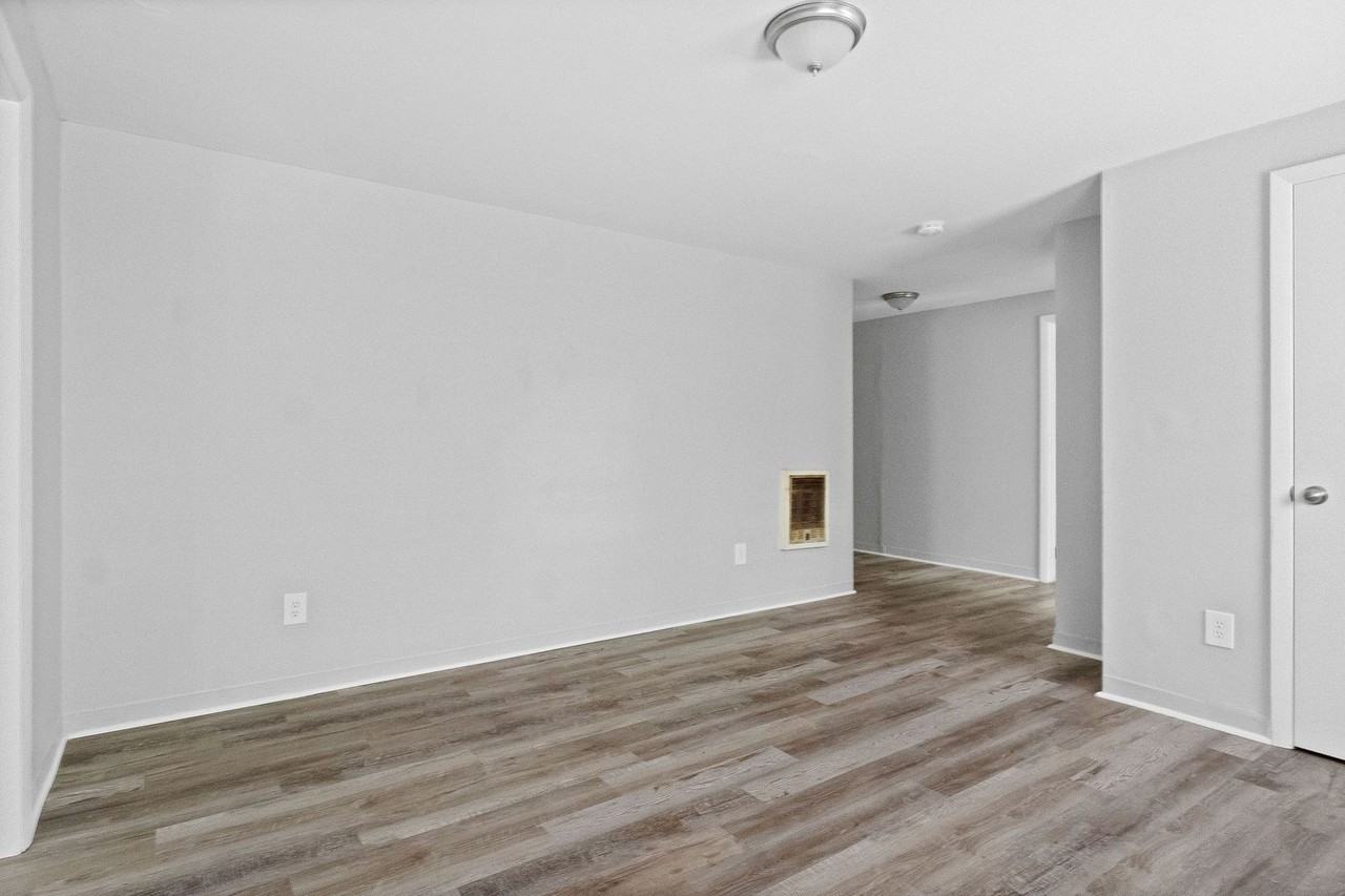 427 Circle Drive - Photo 3 of 40