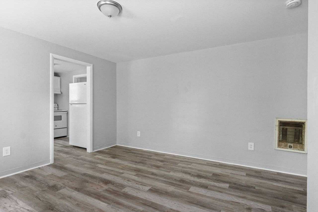 427 Circle Drive - Photo 4 of 40
