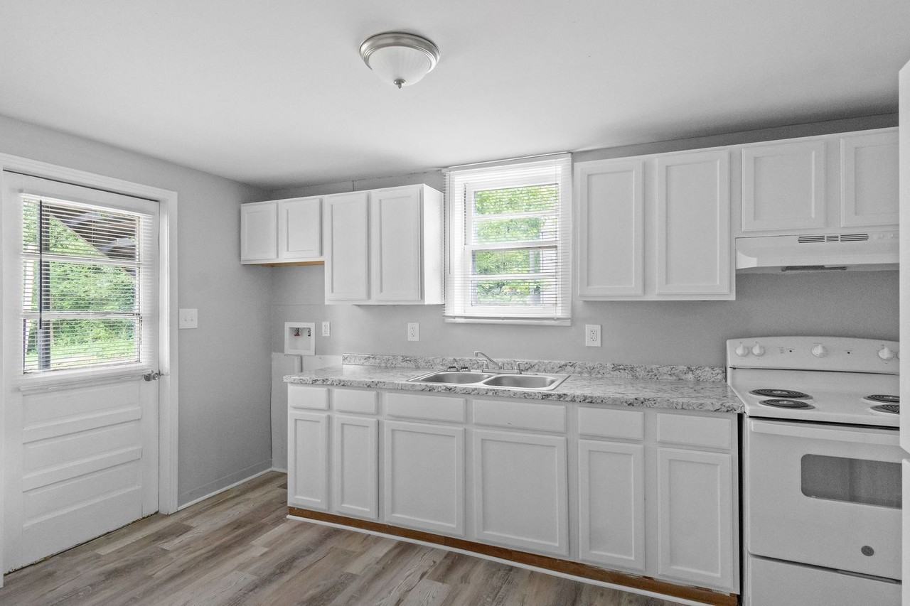 427 Circle Drive - Photo 7 of 40