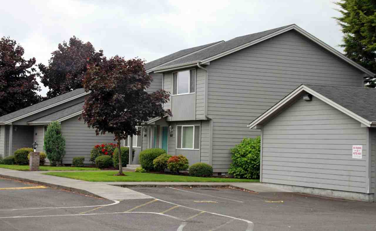 001a-Wyatt Lee - Photo 4 of 18