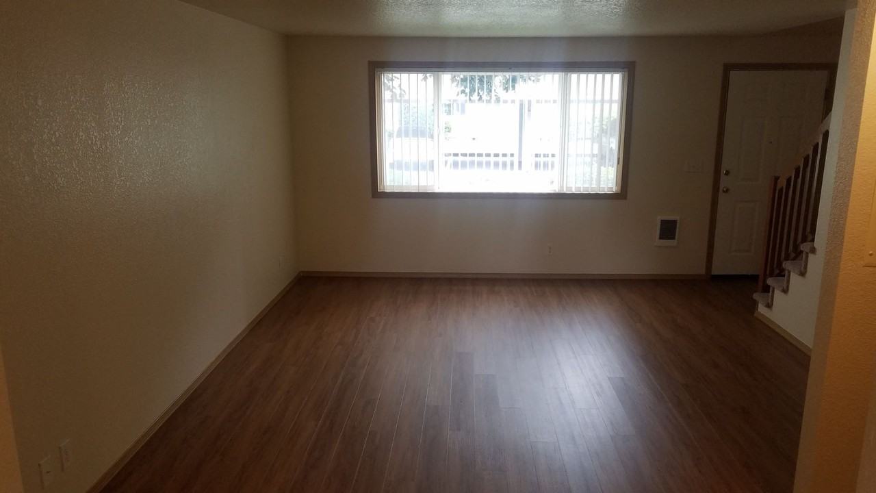 001a-Wyatt Lee - Photo 5 of 18