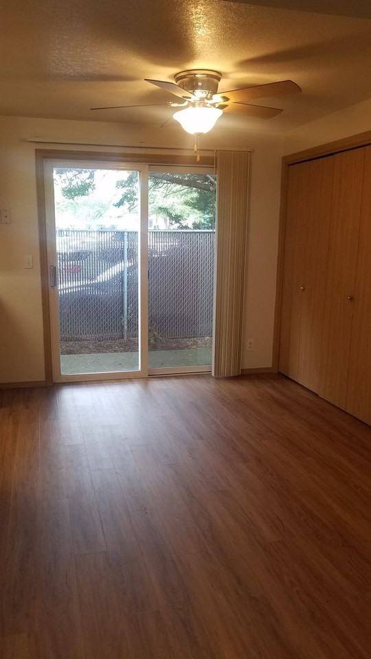 001a-Wyatt Lee - Photo 6 of 18