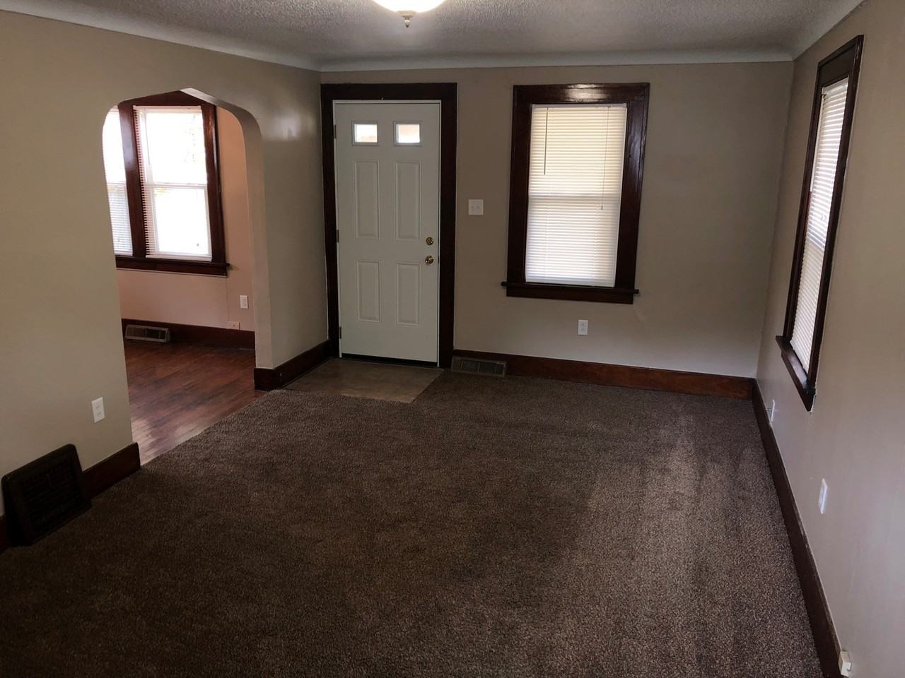 3406 Robinwood Dr - Photo 5 of 27