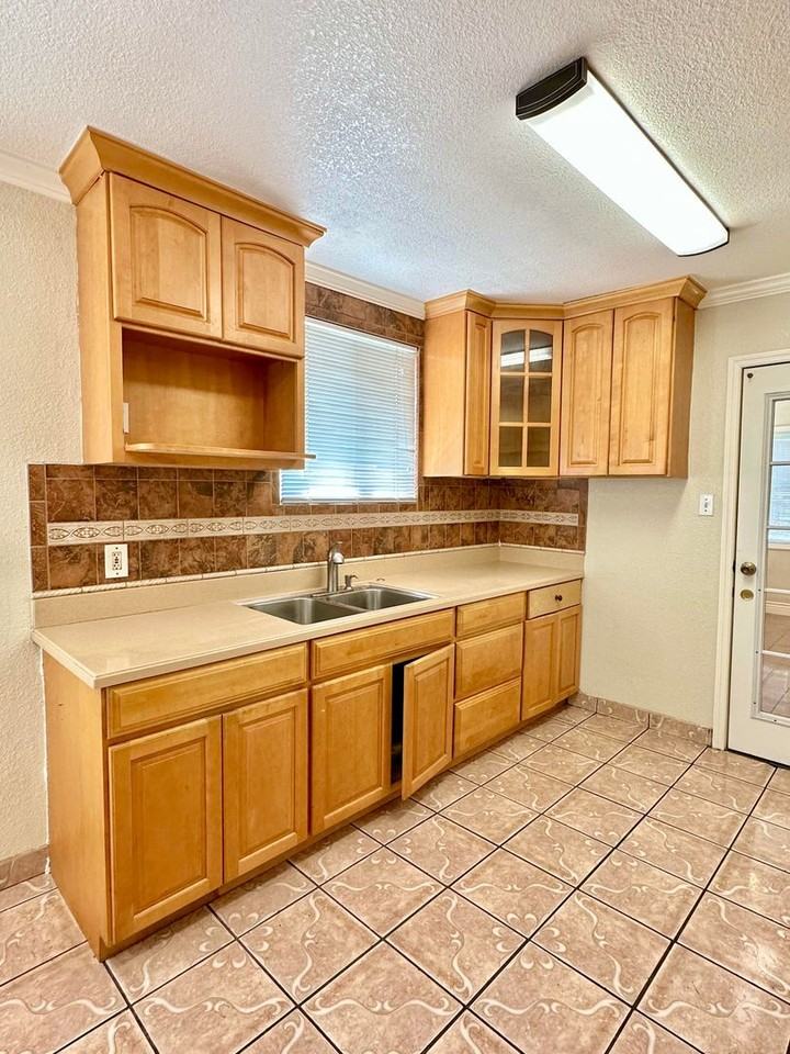 21950 Rockford Road - Photo 2 of 13