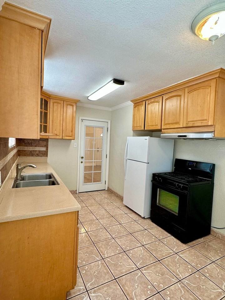21950 Rockford Road - Photo 3 of 13