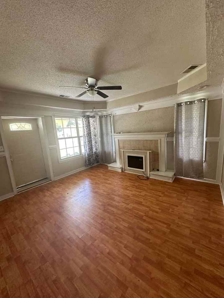 902 Perry St - Photo 2 of 12