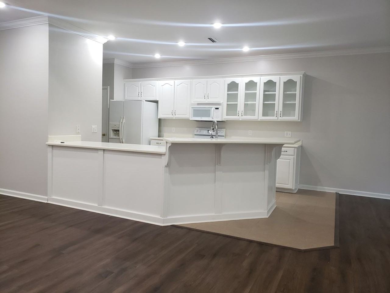 228 Windsor Garden Dr - Photo 3 of 20
