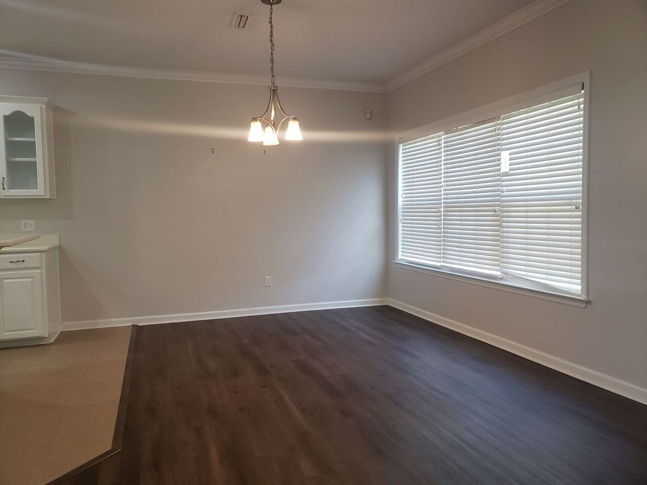 228 Windsor Garden Dr - Photo 4 of 20