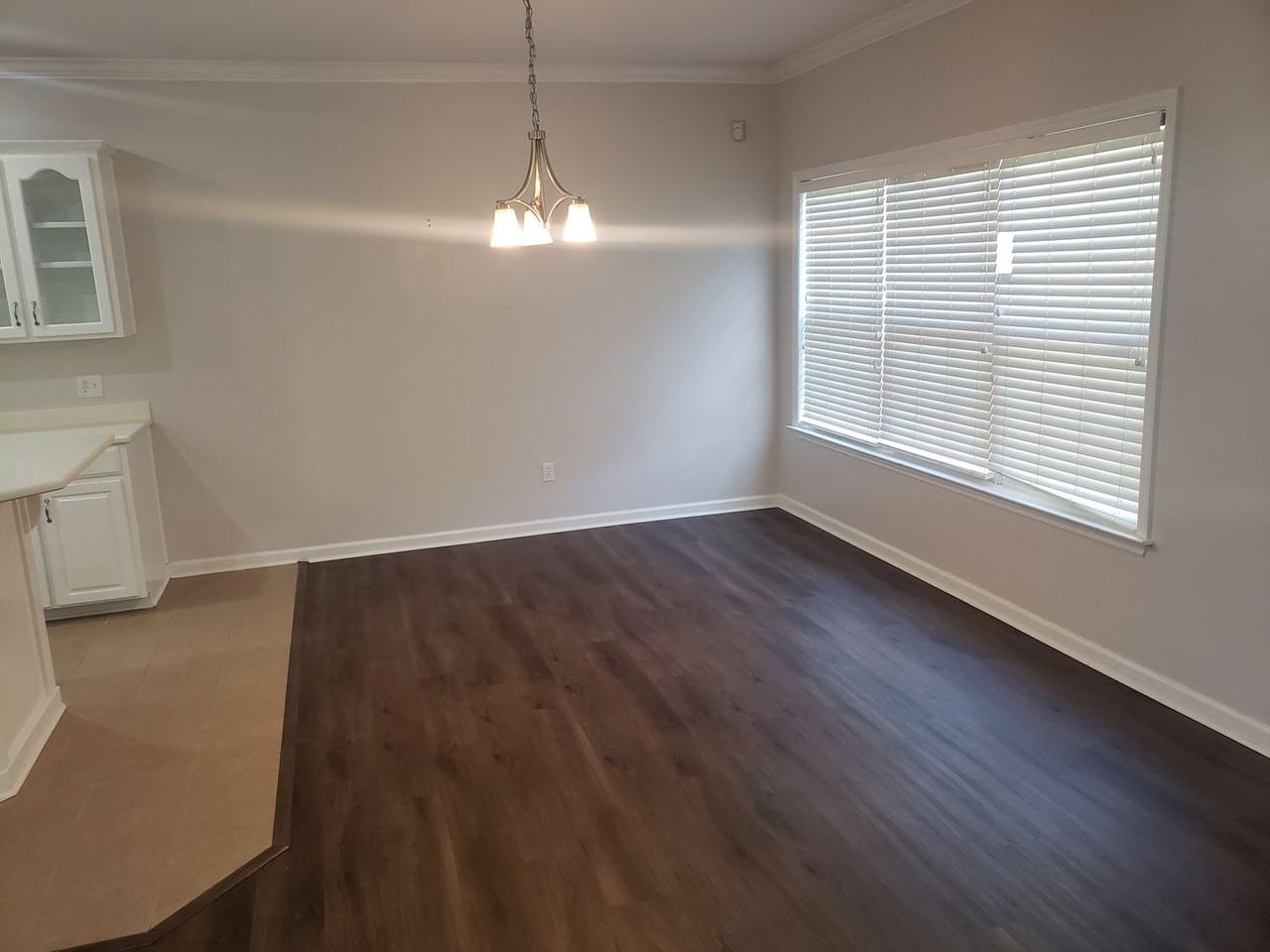 228 Windsor Garden Dr - Photo 5 of 20