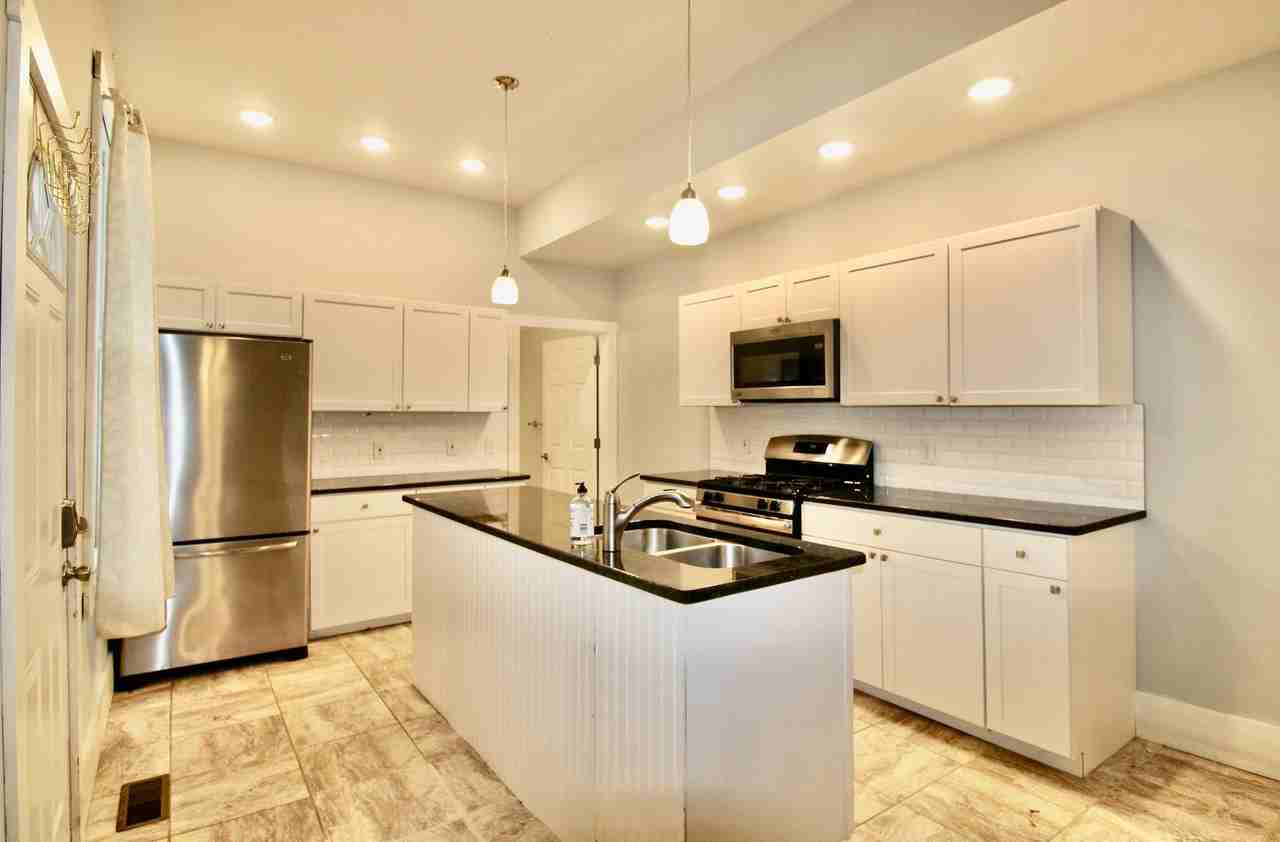 1417 Green St - Photo 2 of 22