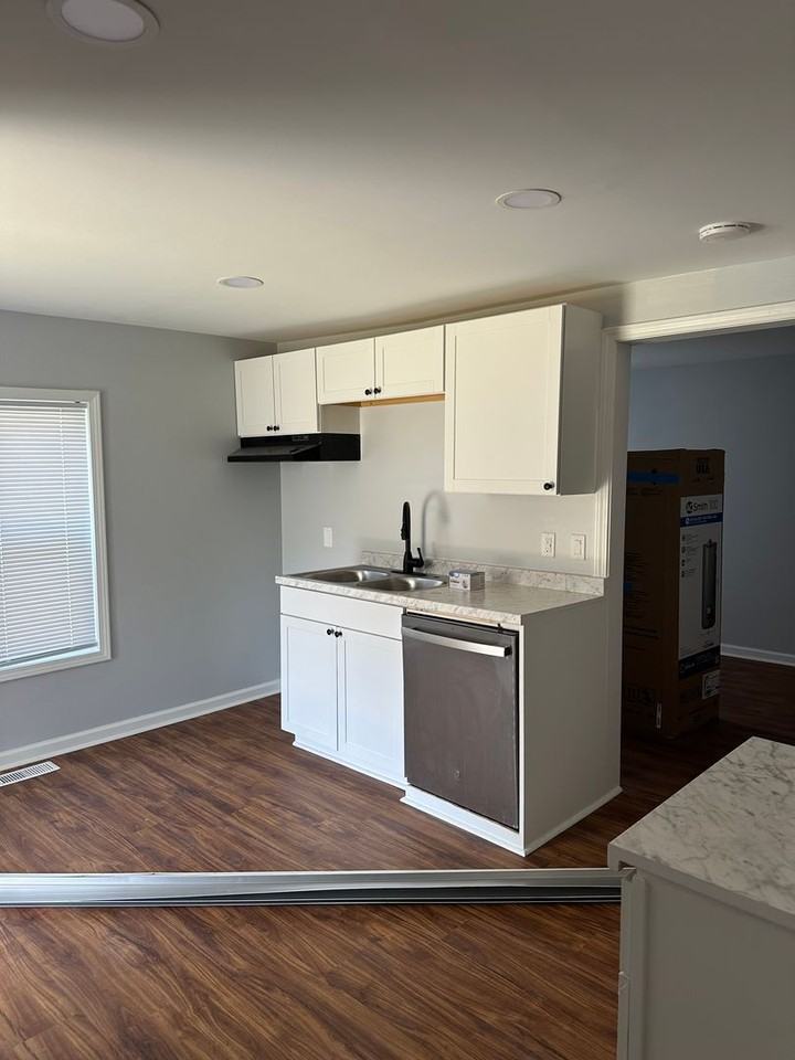 126 E 14th St - Photo 3 of 8