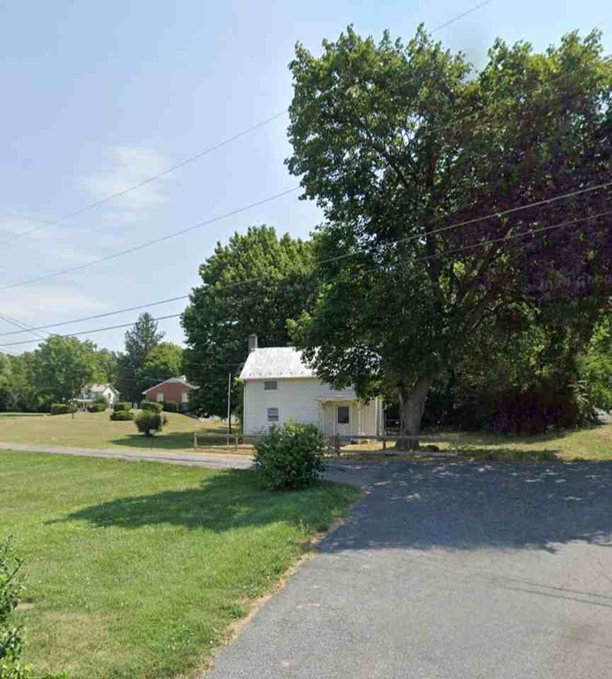 15610 Cresap Ave - Photo 2 of 5