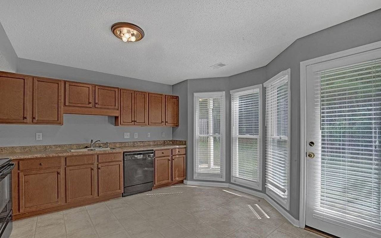 5249 Falling Creek Ln - Photo 5 of 10