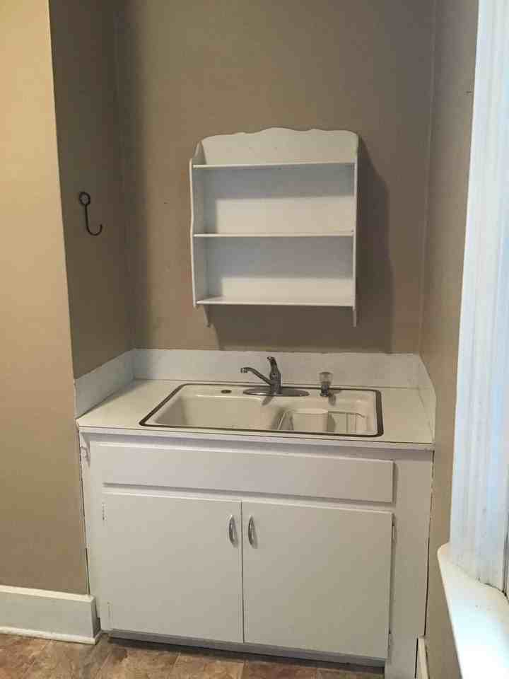 908 Idaho Ave - Photo 2 of 16