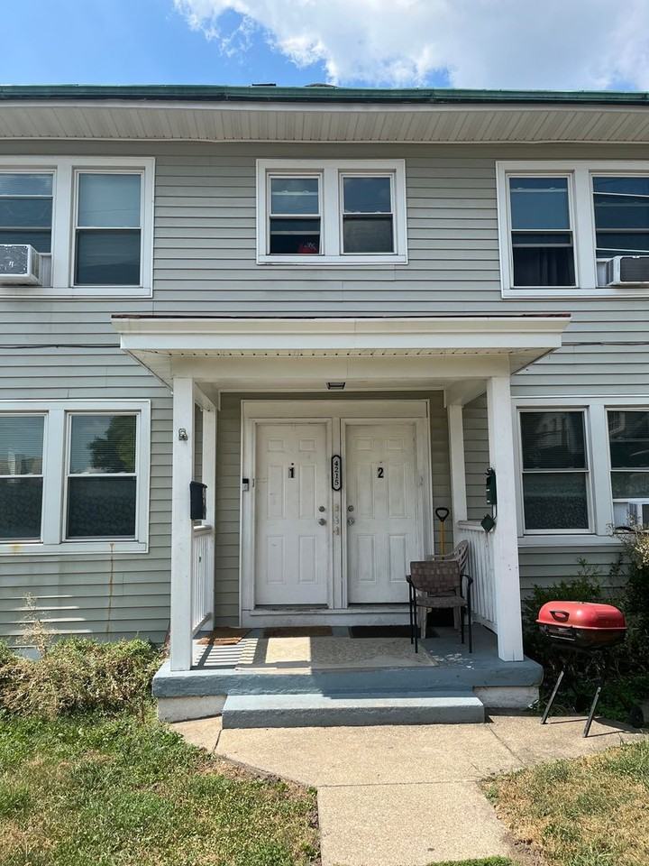 4215 Leonard Ave - Photo 2 of 35