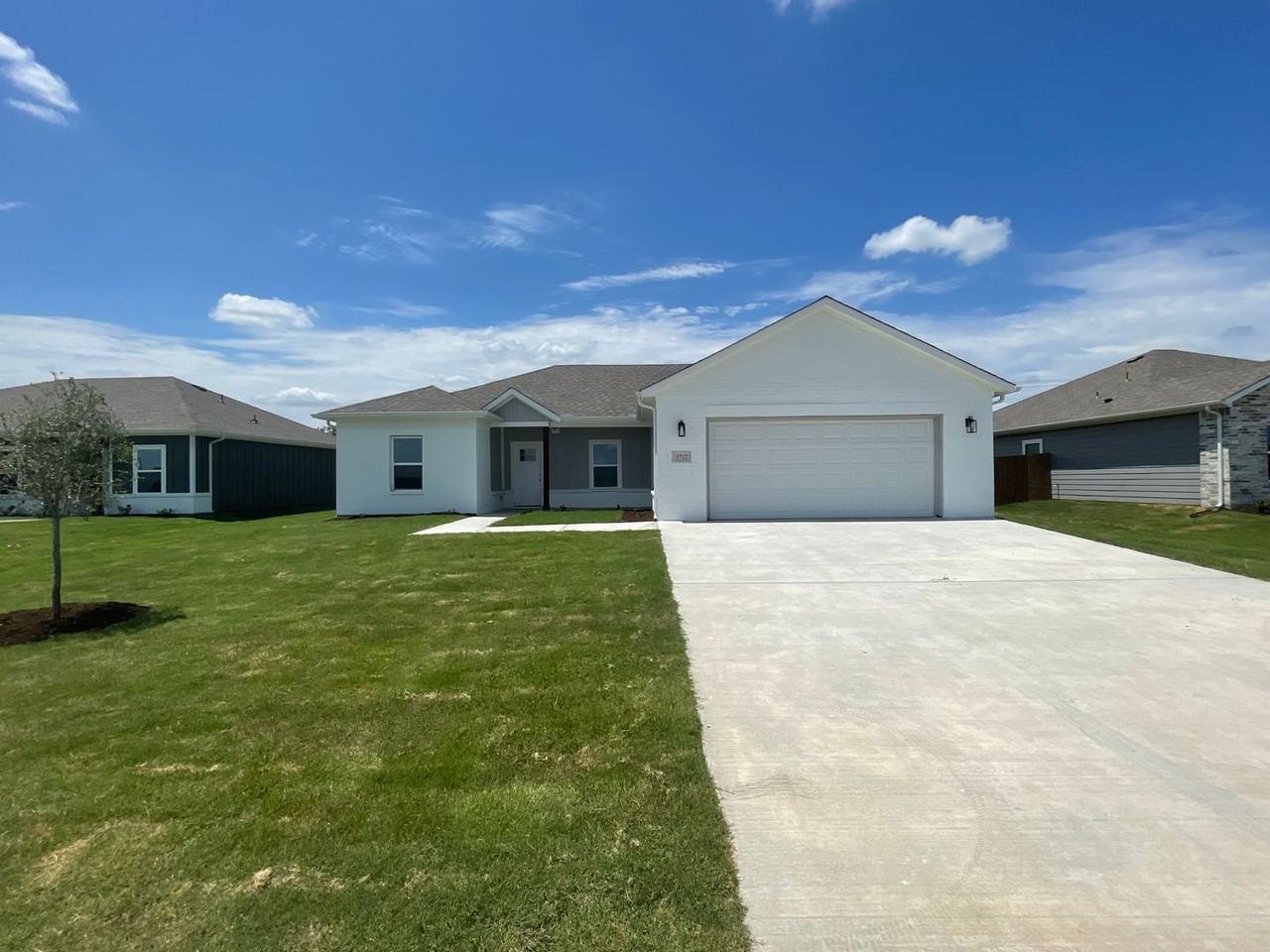 3712 Skylane Ave - Photo 2 of 15