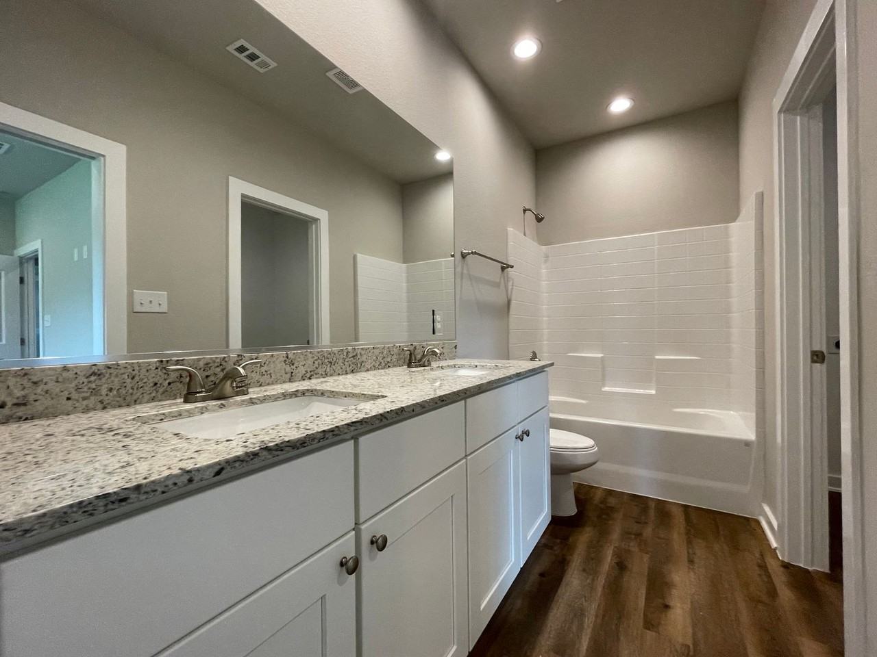 3712 Skylane Ave - Photo 7 of 15