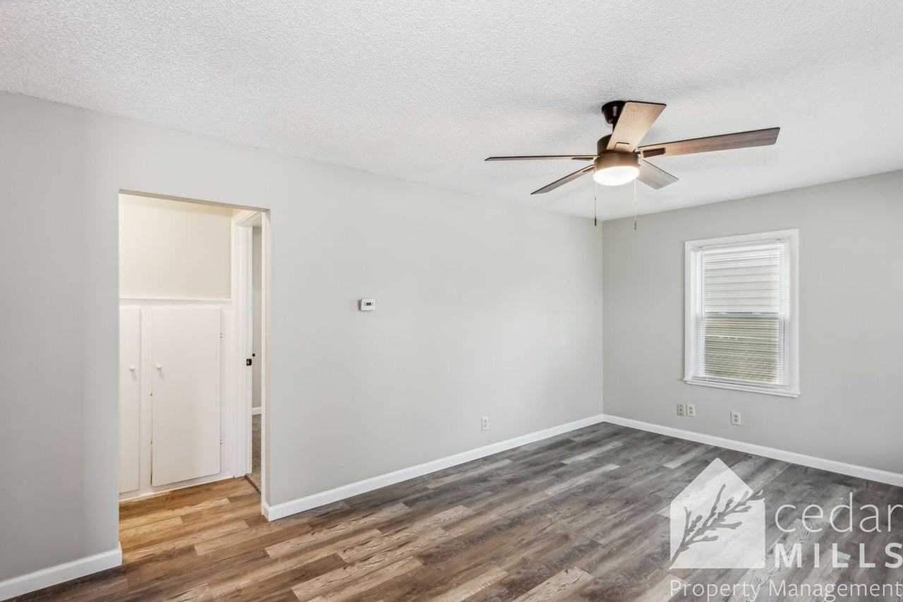 1922 N Chautauqua Ave - Photo 5 of 13