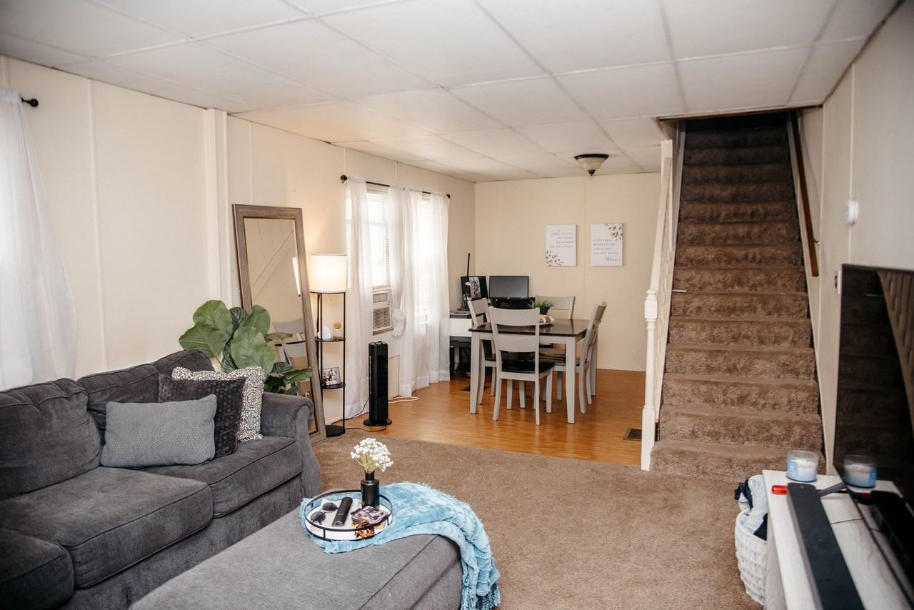 5968 Pine St - Photo 3 of 20