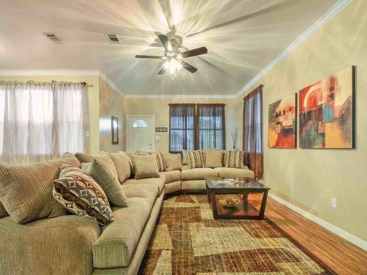 607 W 35th St - Photo 6 of 27