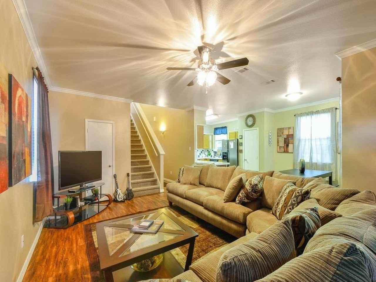 607 W 35th St - Photo 7 of 27