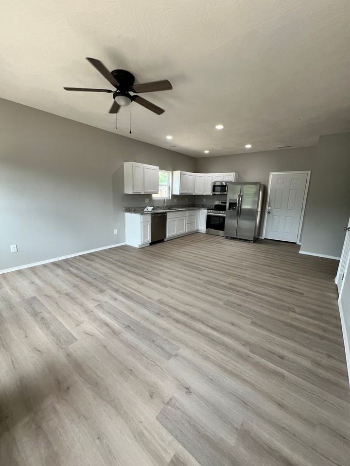 1125 S Mission Ave - Photo 3 of 21