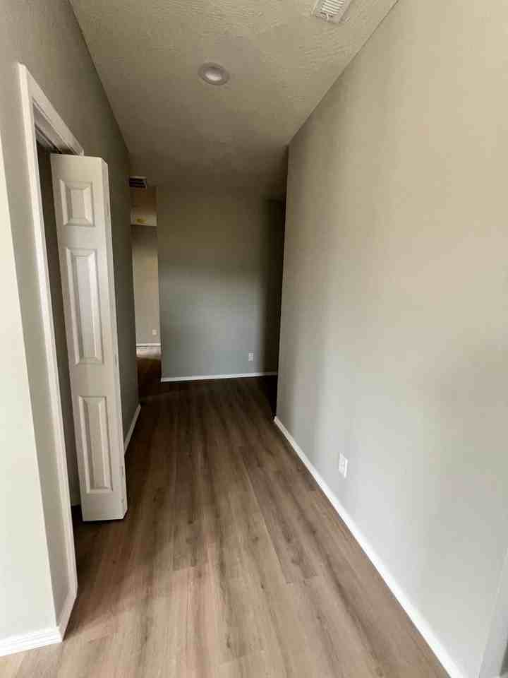 1145 S Mission Ave - Photo 5 of 22