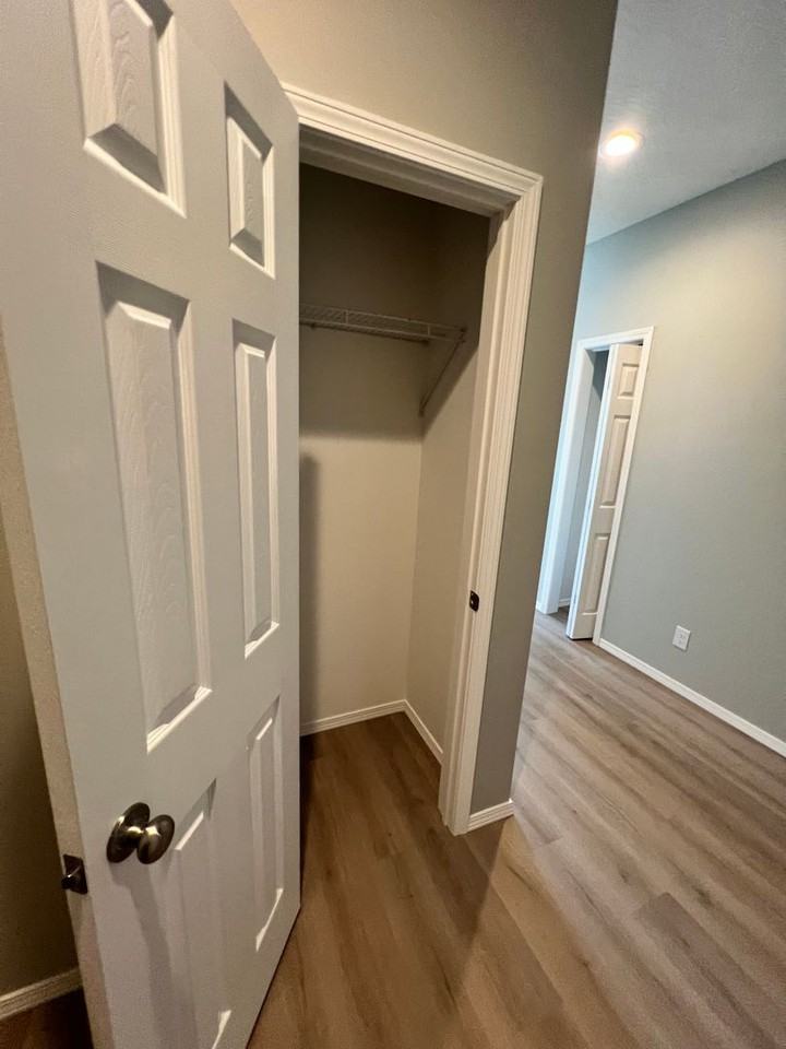 1145 S Mission Ave - Photo 7 of 22