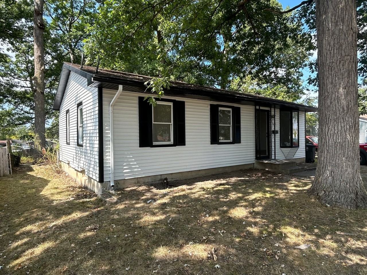 6122 Landsdowne Dr - Photo 2 of 42