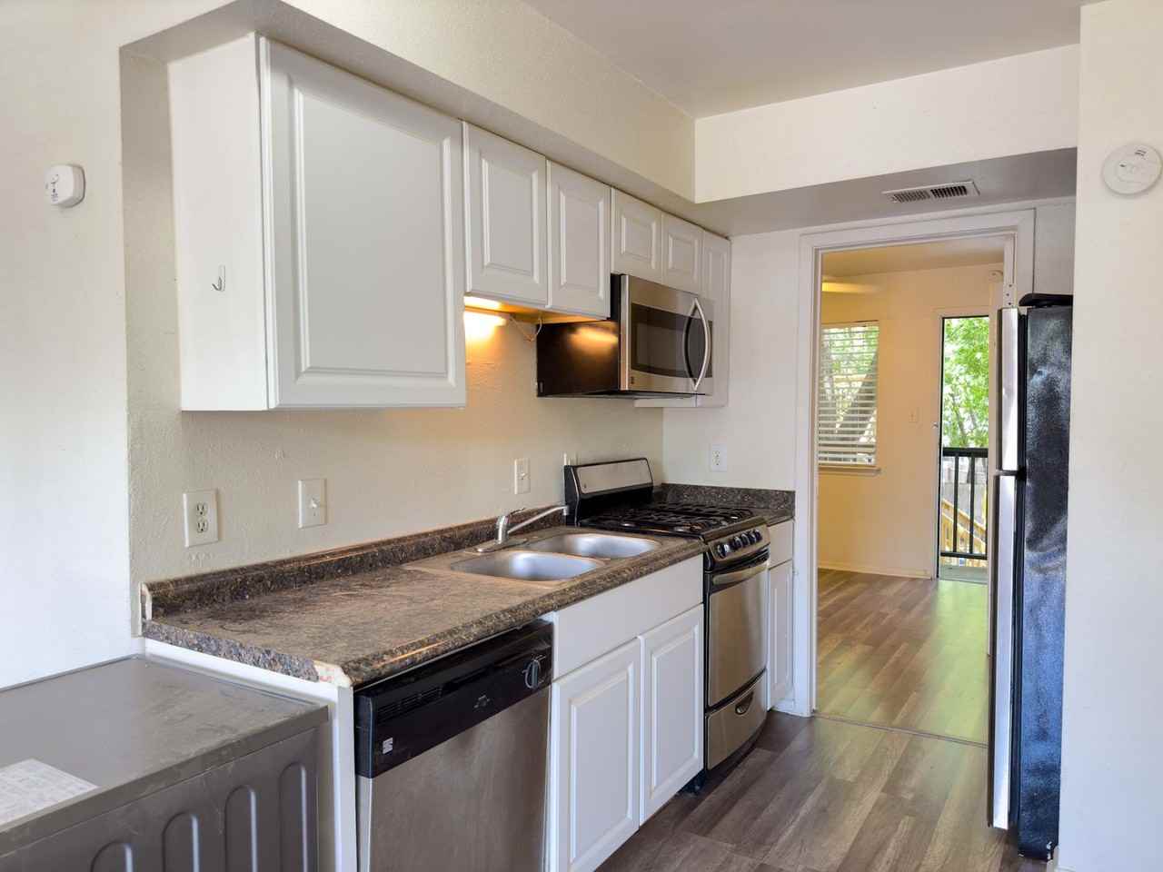1010 W 23rd St - Photo 5 of 14