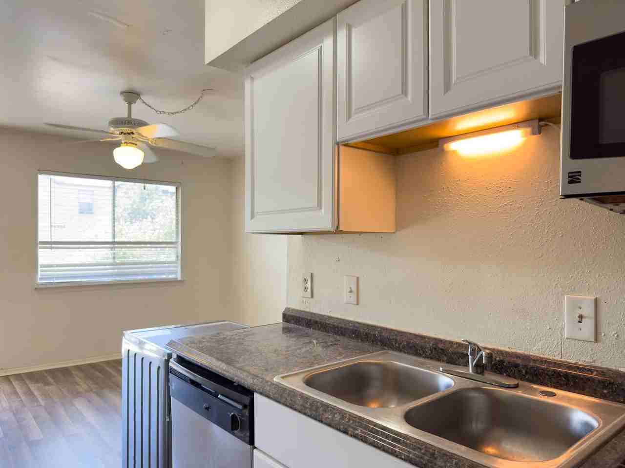 1010 W 23rd St - Photo 6 of 14