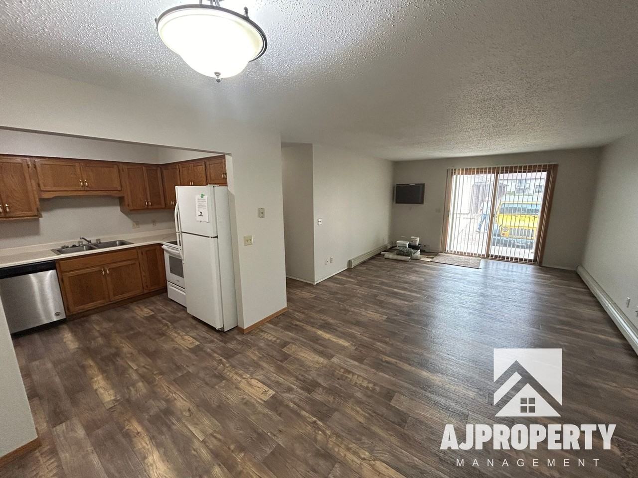 Keystone Apartments 1300 E Keystone Dr - Photo 3 of 9