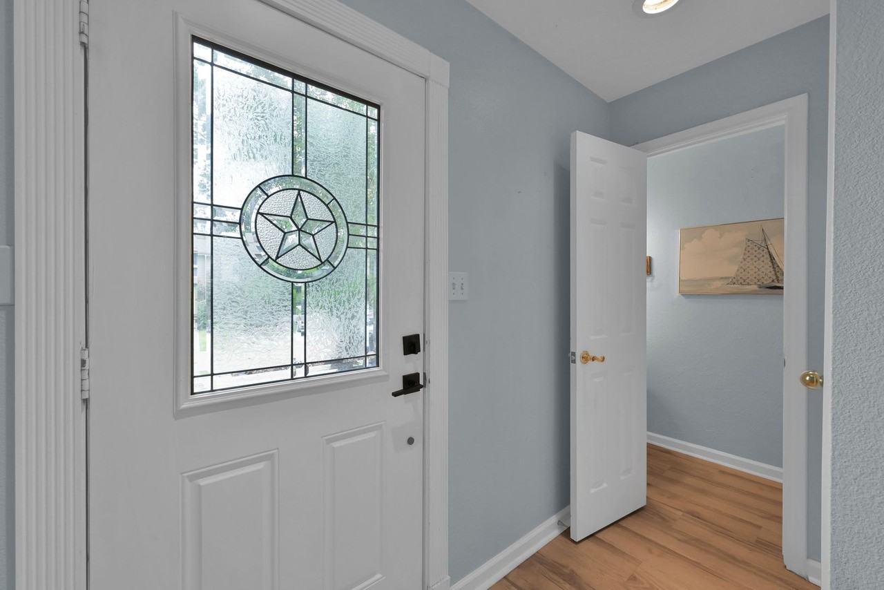 12247 Trail Hollow Dr - Photo 3 of 37