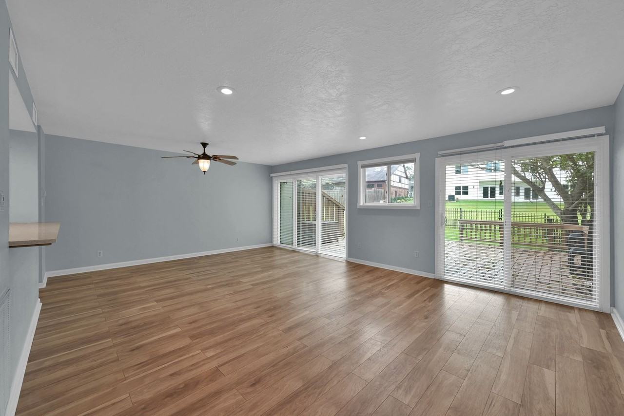 12247 Trail Hollow Dr - Photo 5 of 37