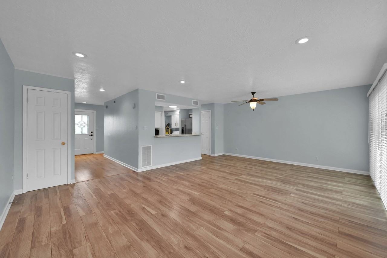 12247 Trail Hollow Dr - Photo 6 of 37