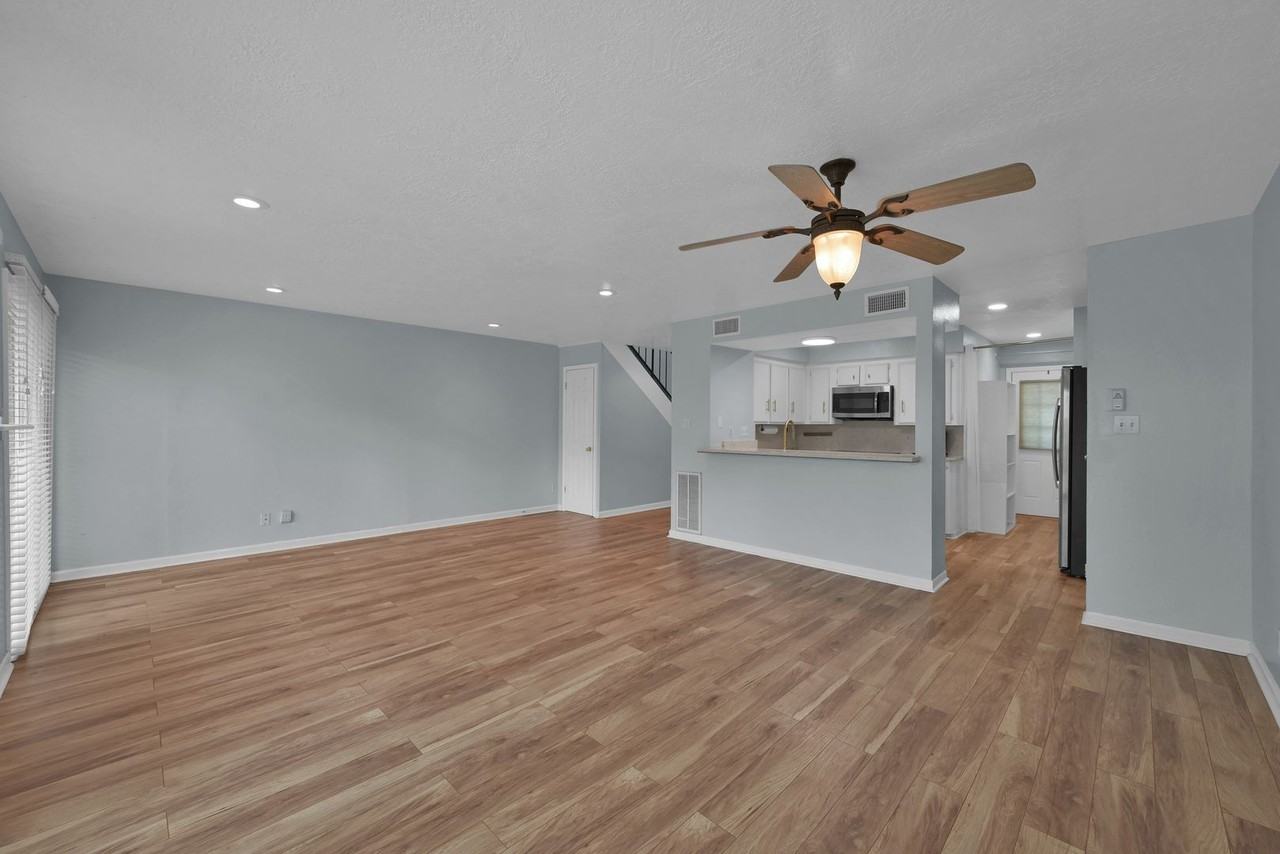 12247 Trail Hollow Dr - Photo 7 of 37