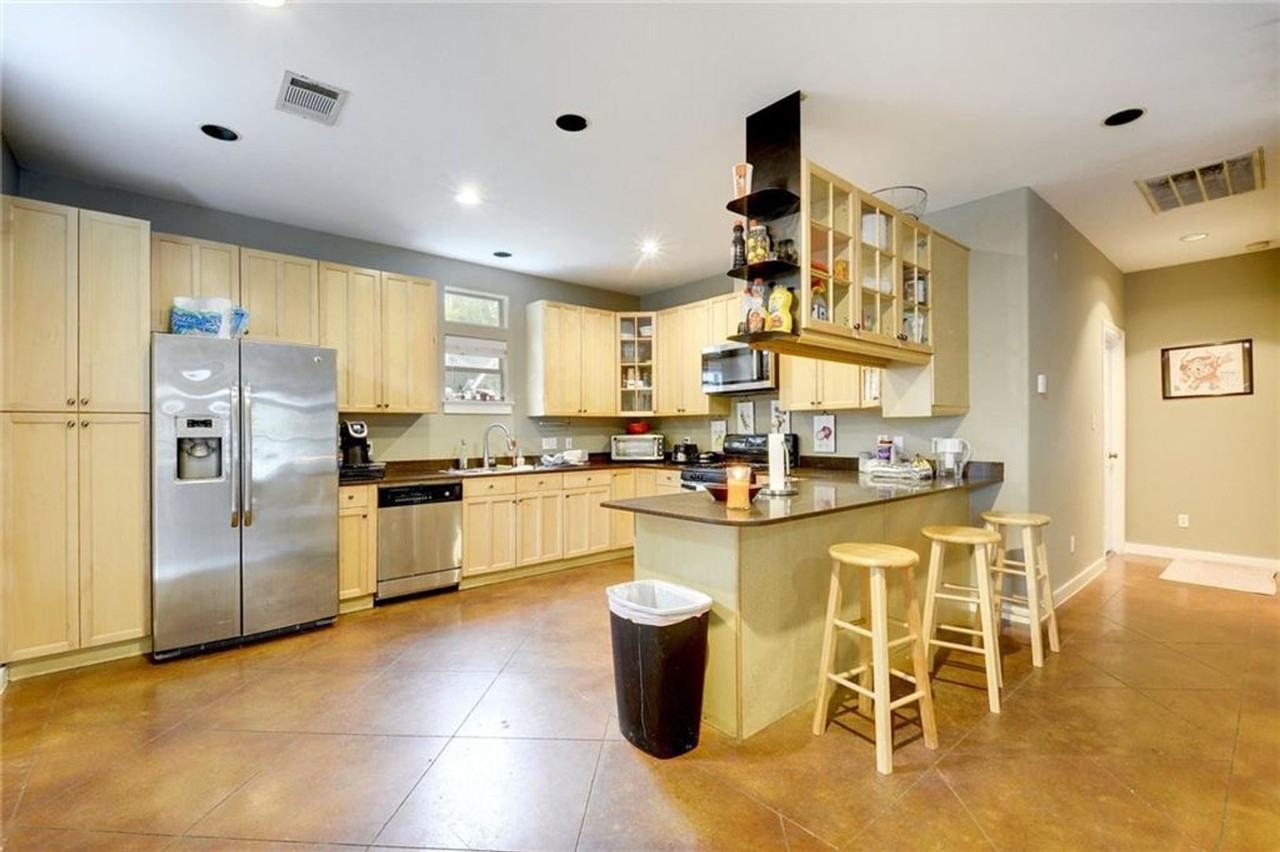 4500 Avenue C - Photo 4 of 17