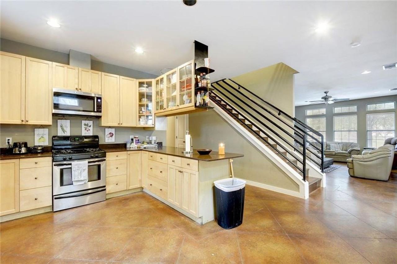 4500 Avenue C - Photo 5 of 17