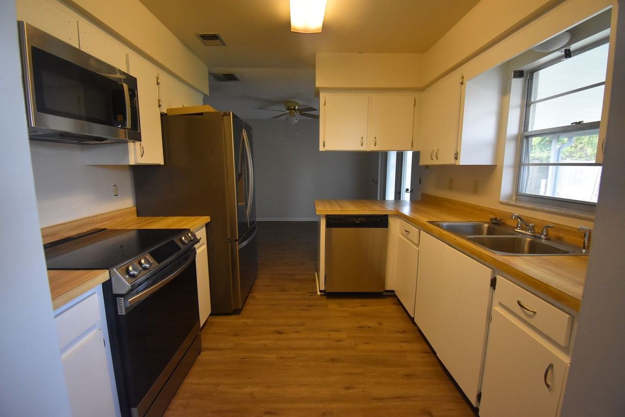 364 Northwestern Ave - Photo 3 of 26