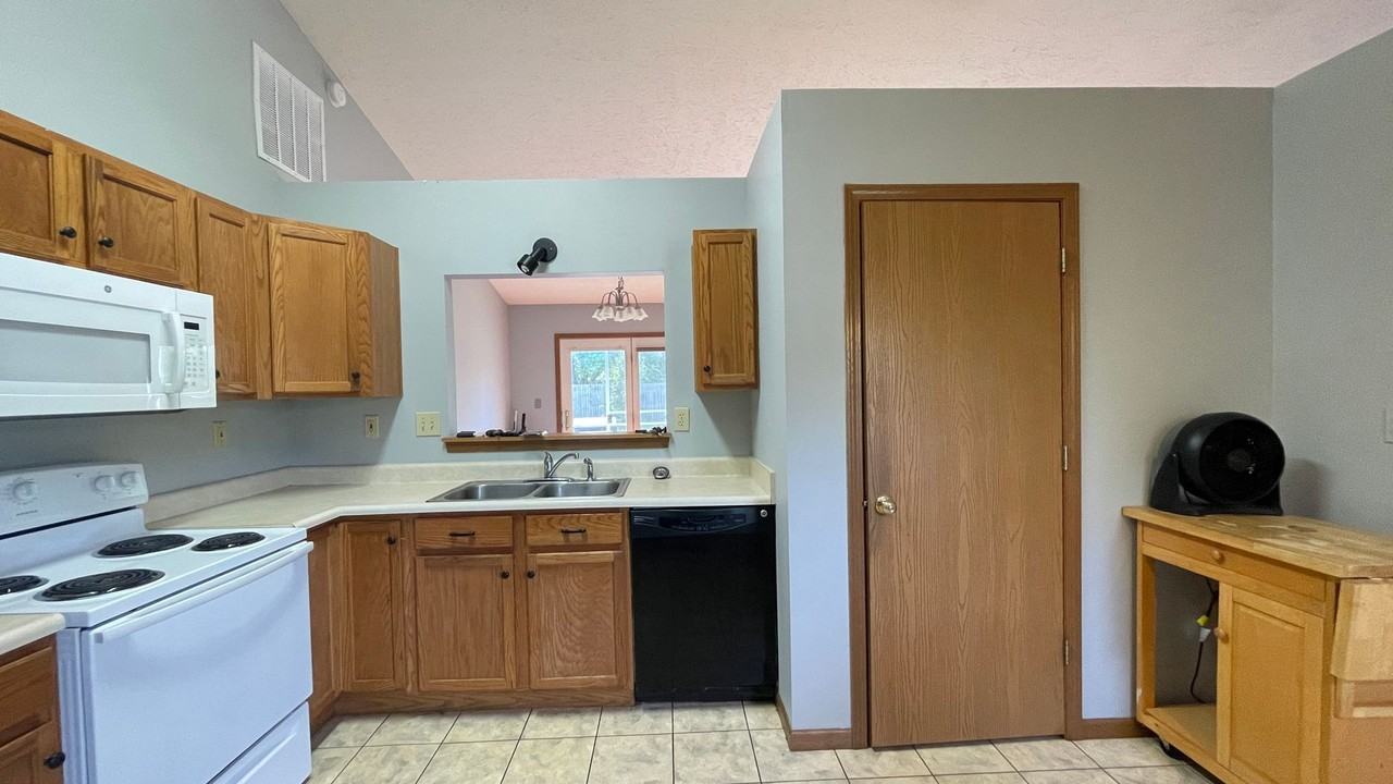 2417 Depauw Dr - Photo 6 of 21