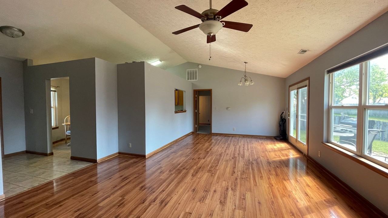 2417 Depauw Dr - Photo 7 of 21