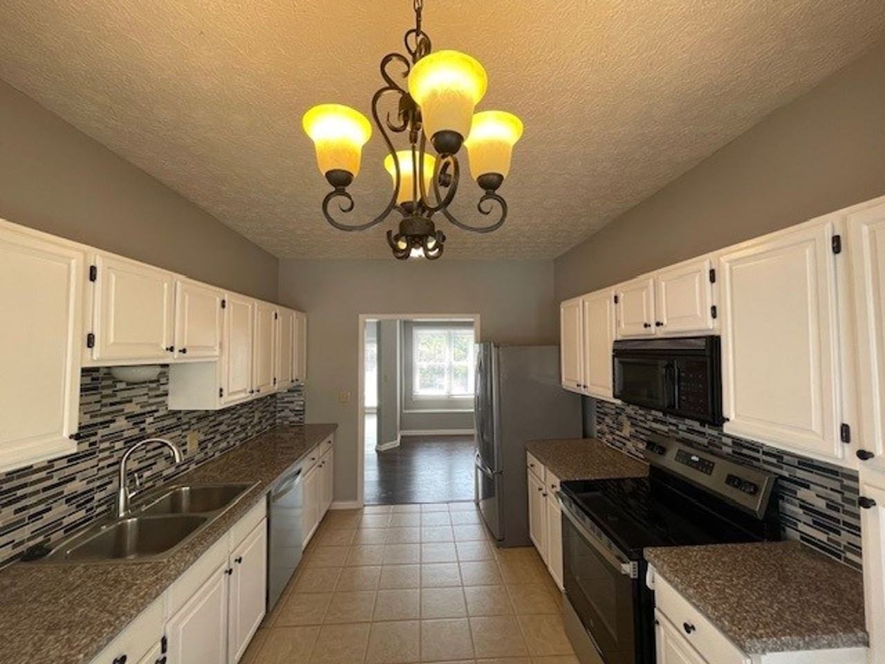 8810 Ashton Ct - Photo 6 of 21