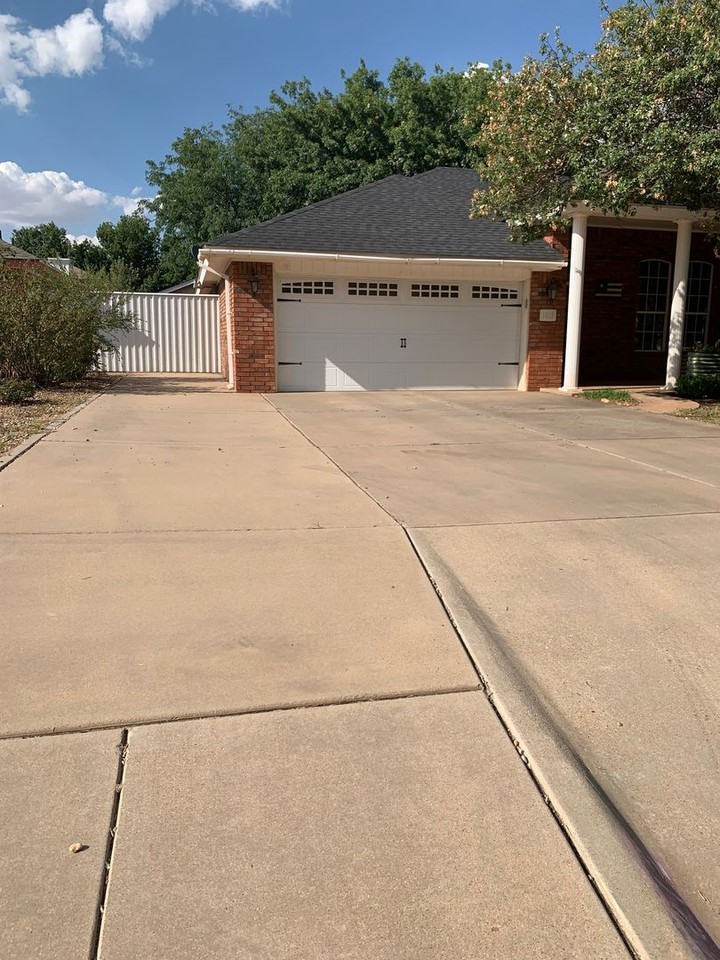 1012 Rosewood Dr - Photo 2 of 34
