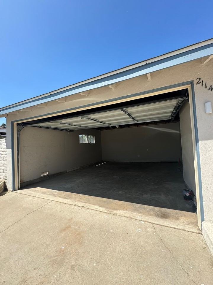 2114 S Greenville St - Photo 3 of 13