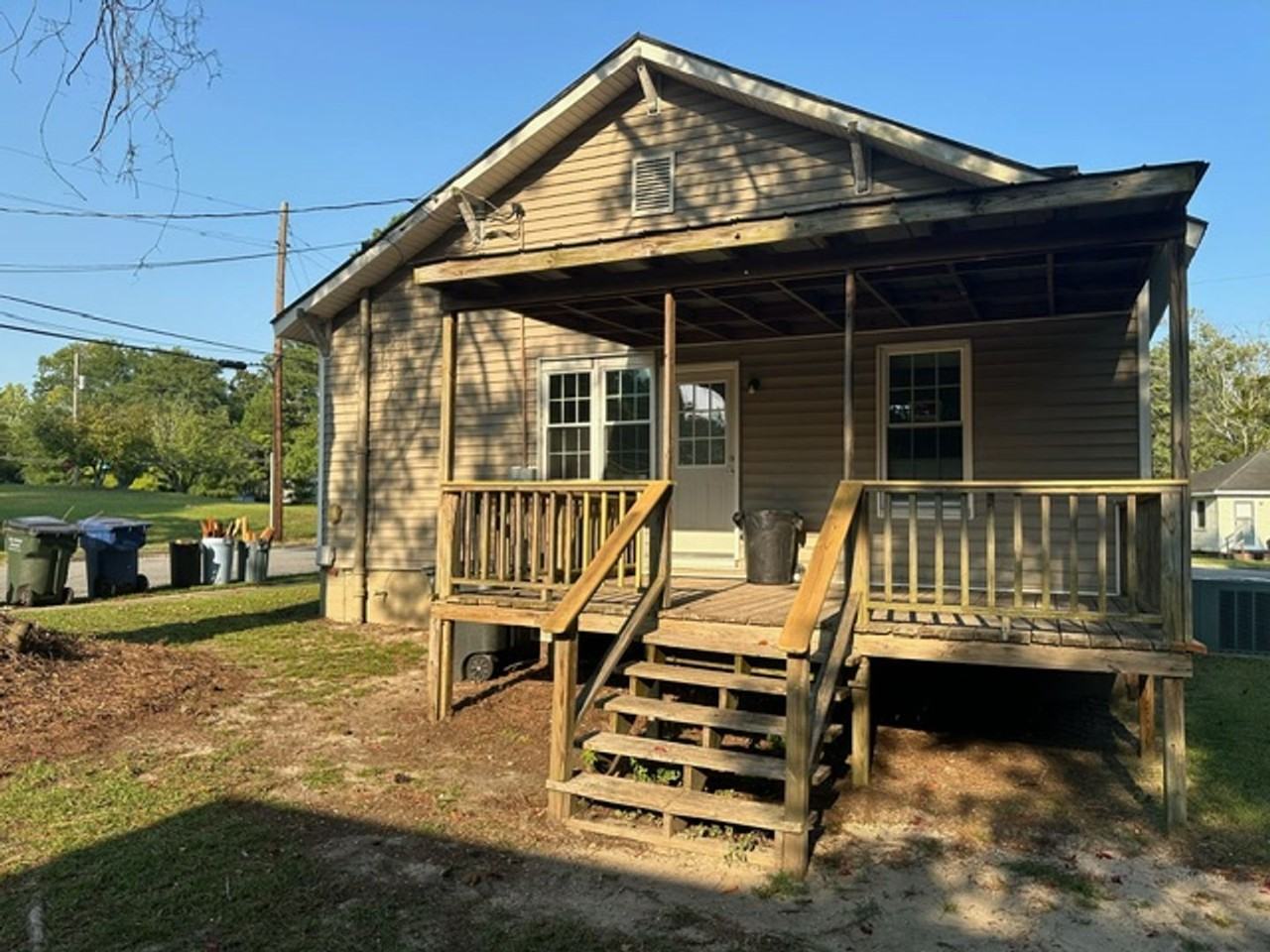 1308 College St - Photo 3 of 11