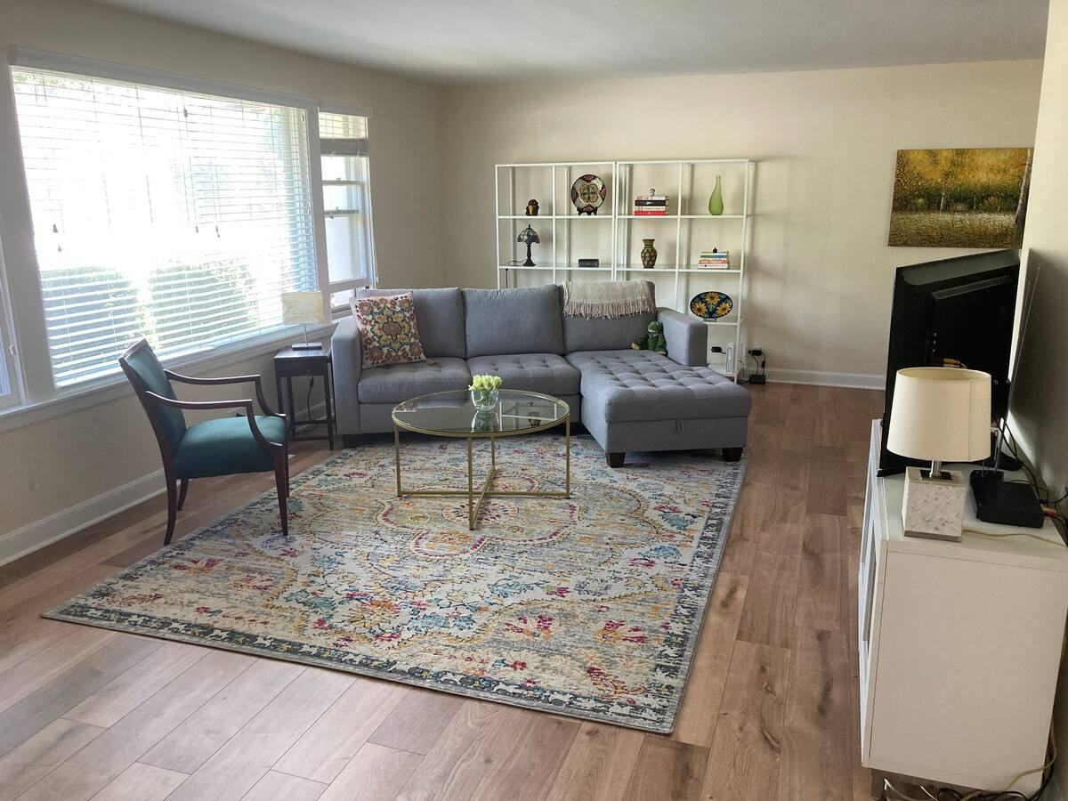 700 North Stone Avenue - Photo 2 of 12