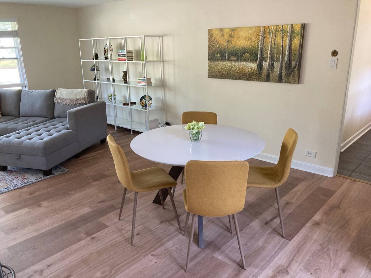 700 North Stone Avenue - Photo 3 of 12